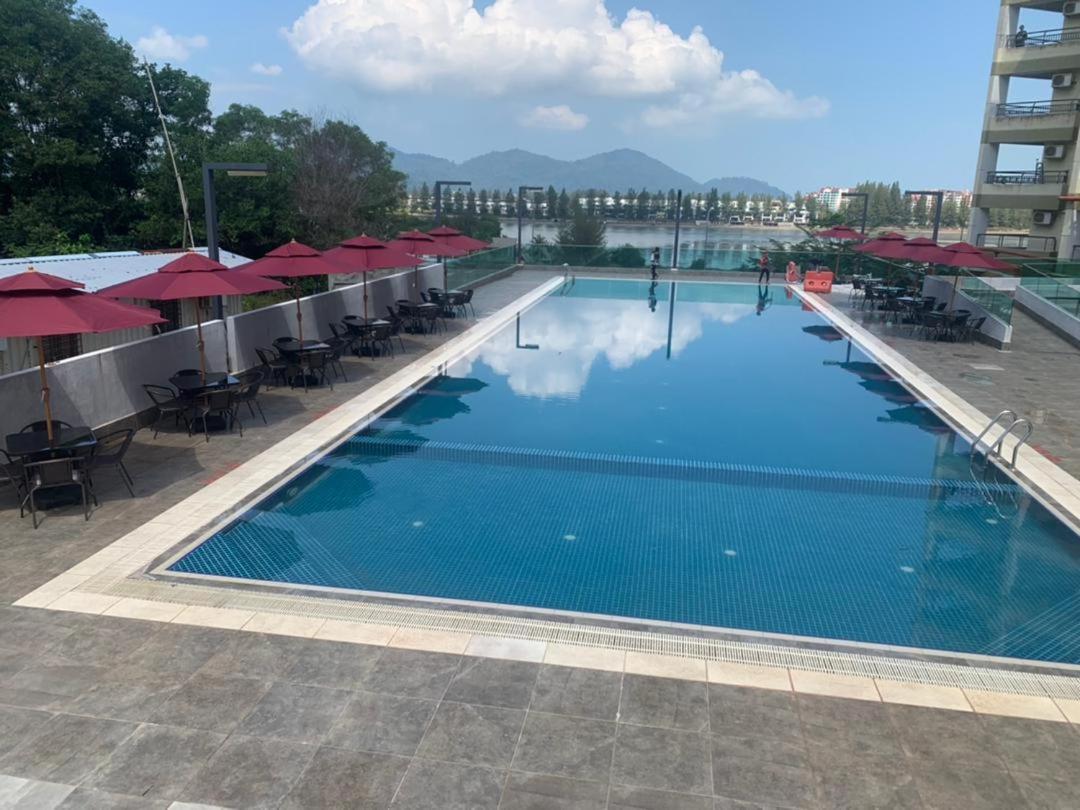 Marina Heights Hotel Residency Lumut Exterior foto